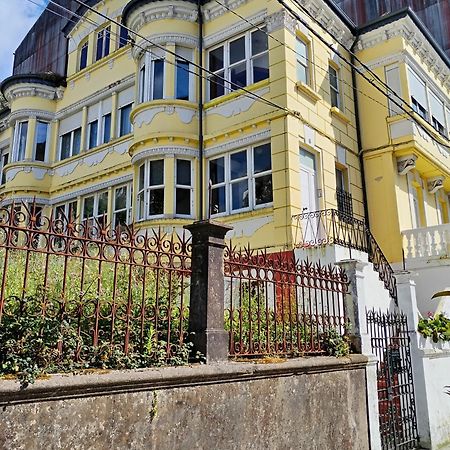 Yellow House Viveiro Esterno foto