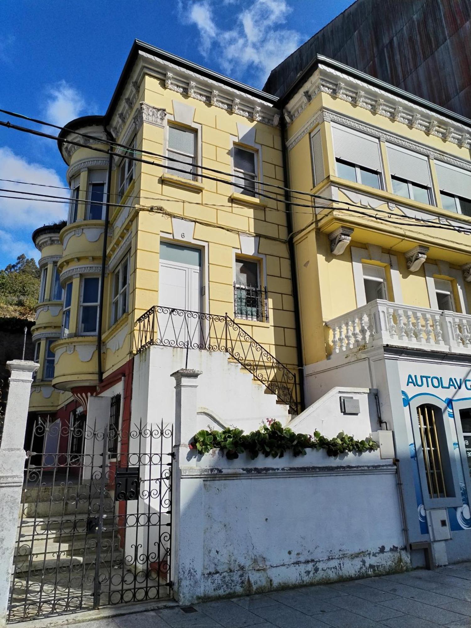 Yellow House Viveiro Esterno foto
