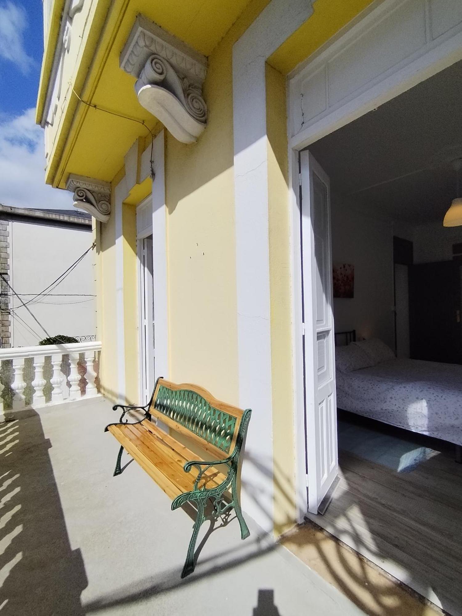 Yellow House Viveiro Esterno foto